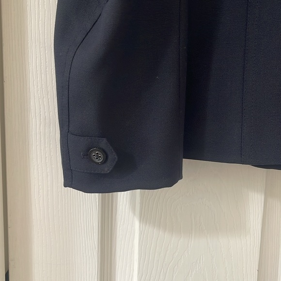 Absolutely gorgeous ๐ฉท๐ฉท Elie Tahari Navy blue blazer 98% virgin wool size 12 - Picture 7 of 13